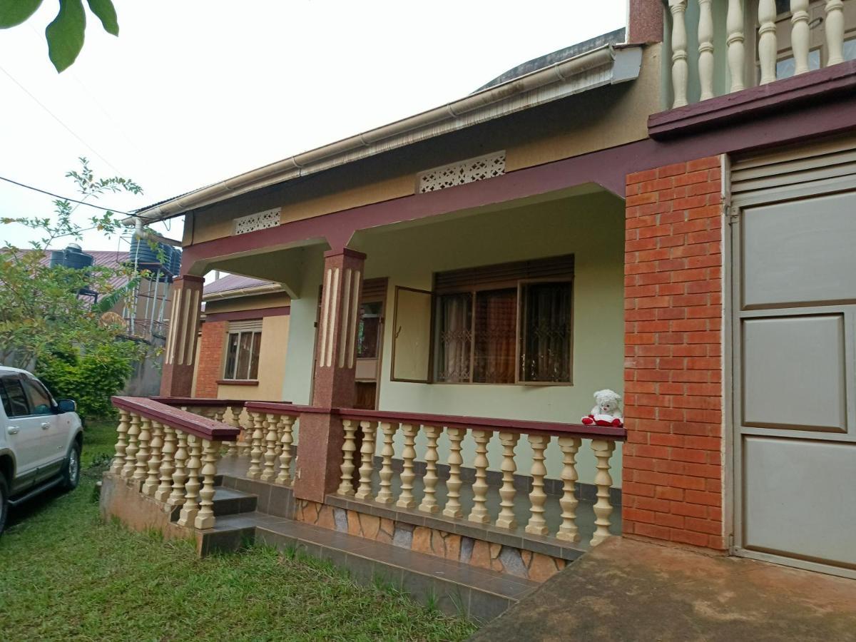 Ufam Uganda Villa Mukono Esterno foto